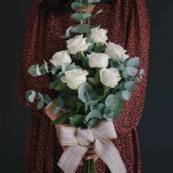 Buchet cu 7 trandafiri albi
