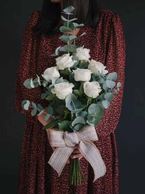 Buchet cu 7 trandafiri albi
